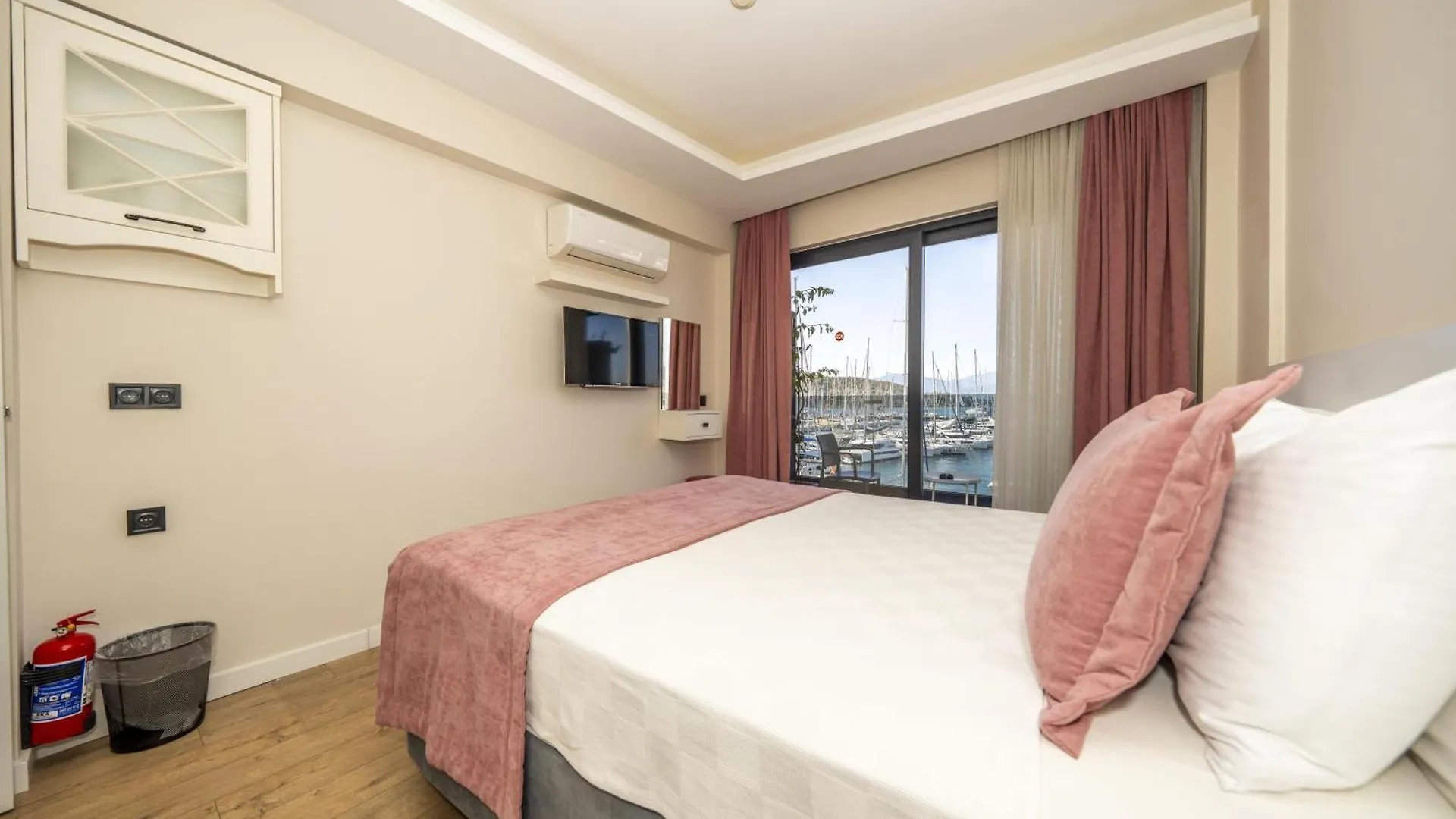 Ece Marina Suites فتحية فندق